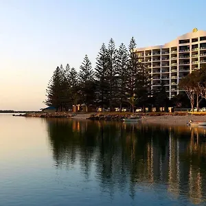 ramada-golden-beach-resort.hotelssunshinecoast.net/