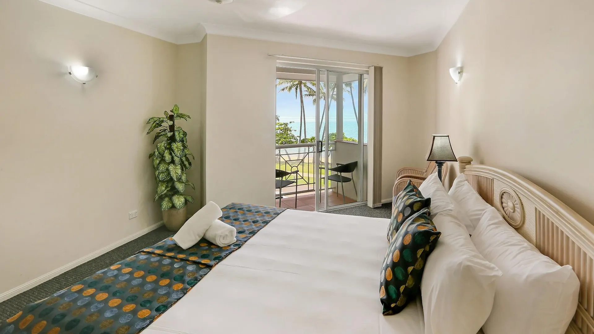 Alassio Palm Cove